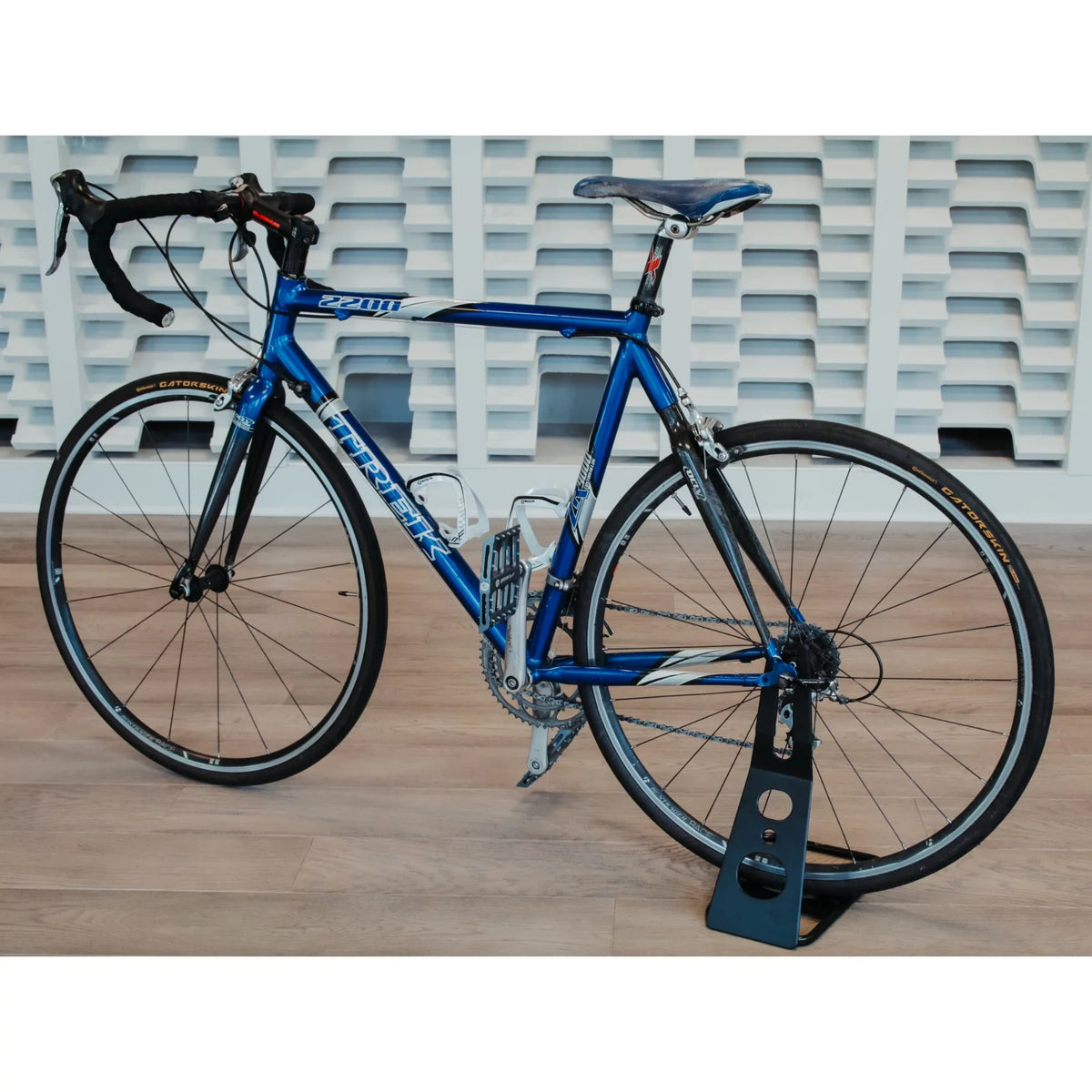 Mountain Floor and Bicycle Road Bike for Rack Parking Mount Lumintrail Bike Rear Hub Stand