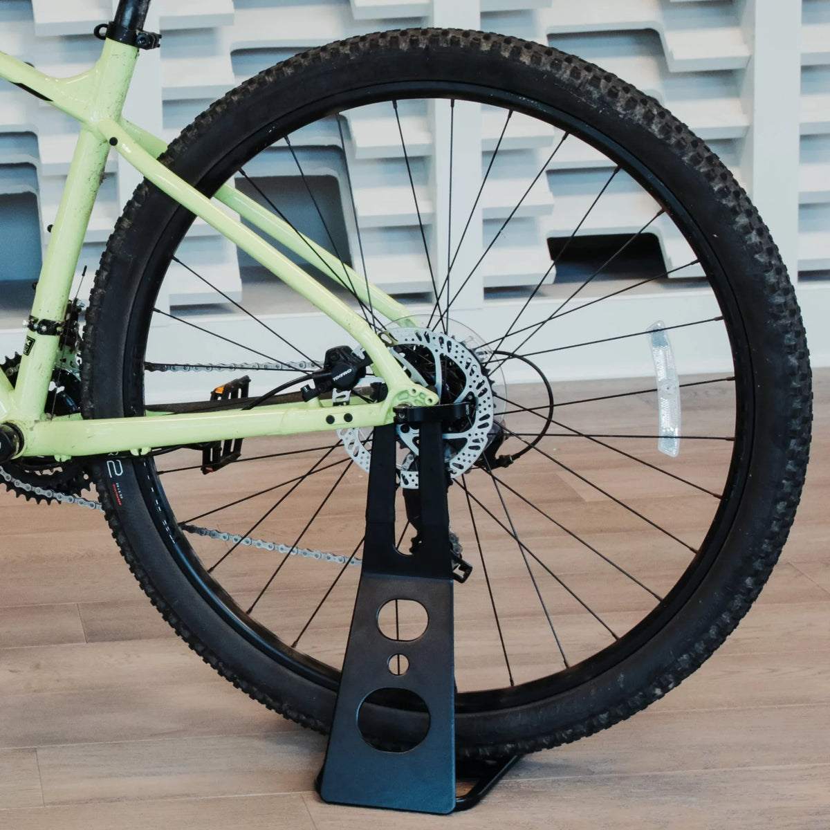 Mountain Floor and Bicycle Road Bike for Rack Parking Mount Lumintrail Bike Rear Hub Stand