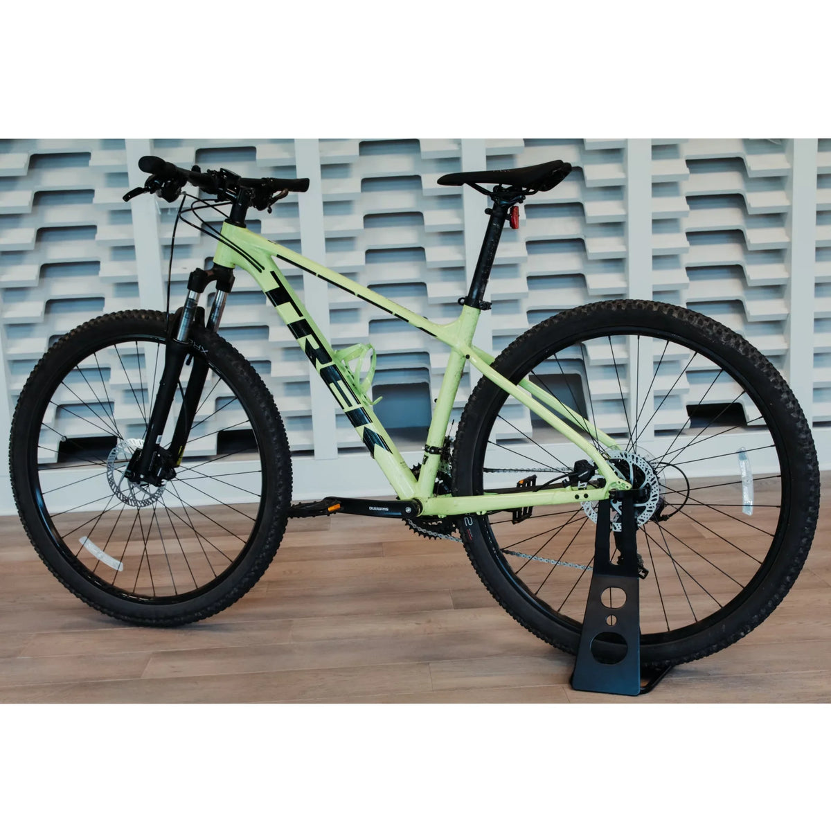 Mountain Floor and Bicycle Road Bike for Rack Parking Mount Lumintrail Bike Rear Hub Stand