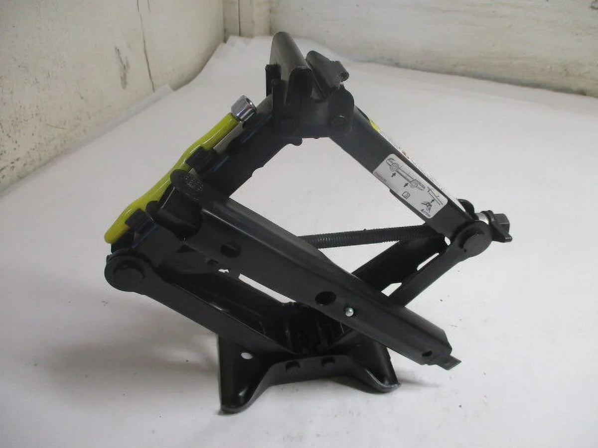 LKQ 07 Wheel Aura Saturn 09 Assembly Jack 08 w/Tool Tire (Good) Pre-Owned OEM