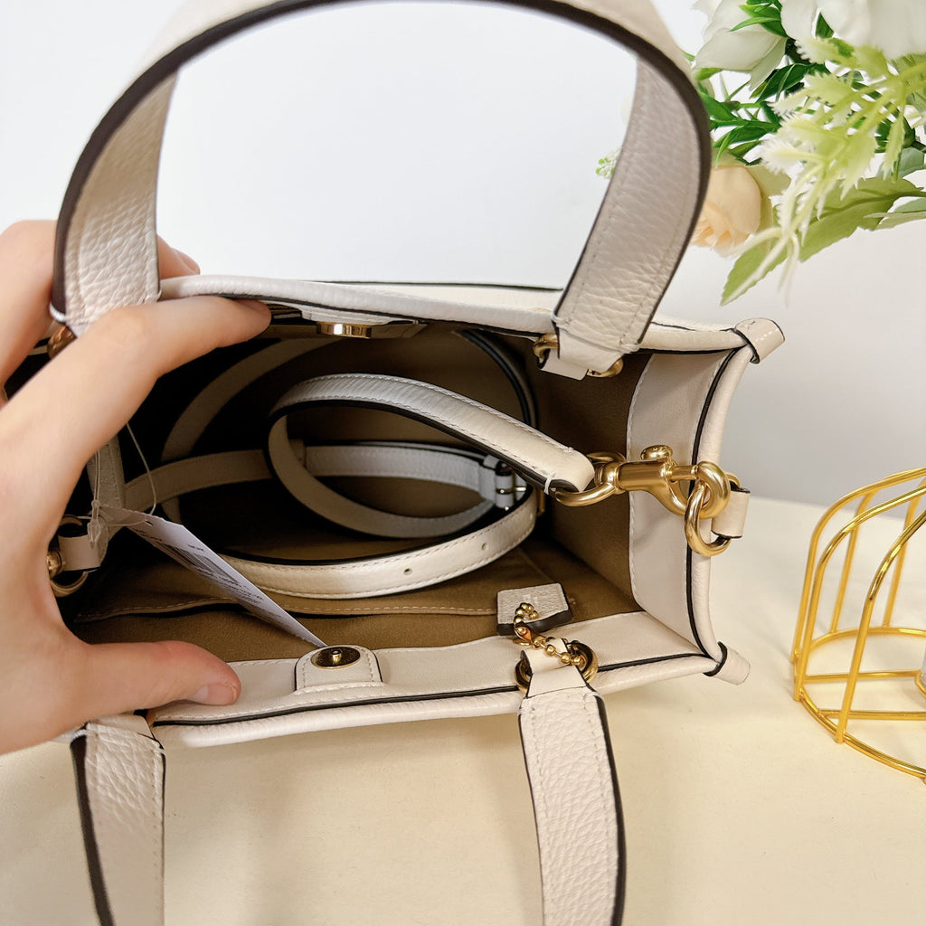 Tote Dempsey IN 22 Chalk CO971 Coach